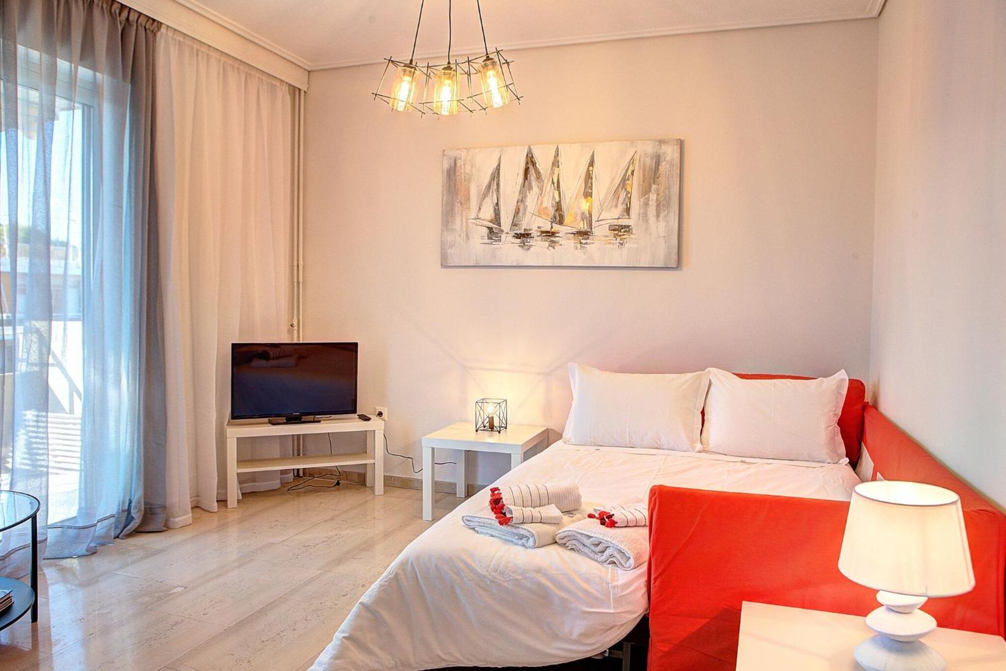 Beautiful In Glyfada Center Apartment